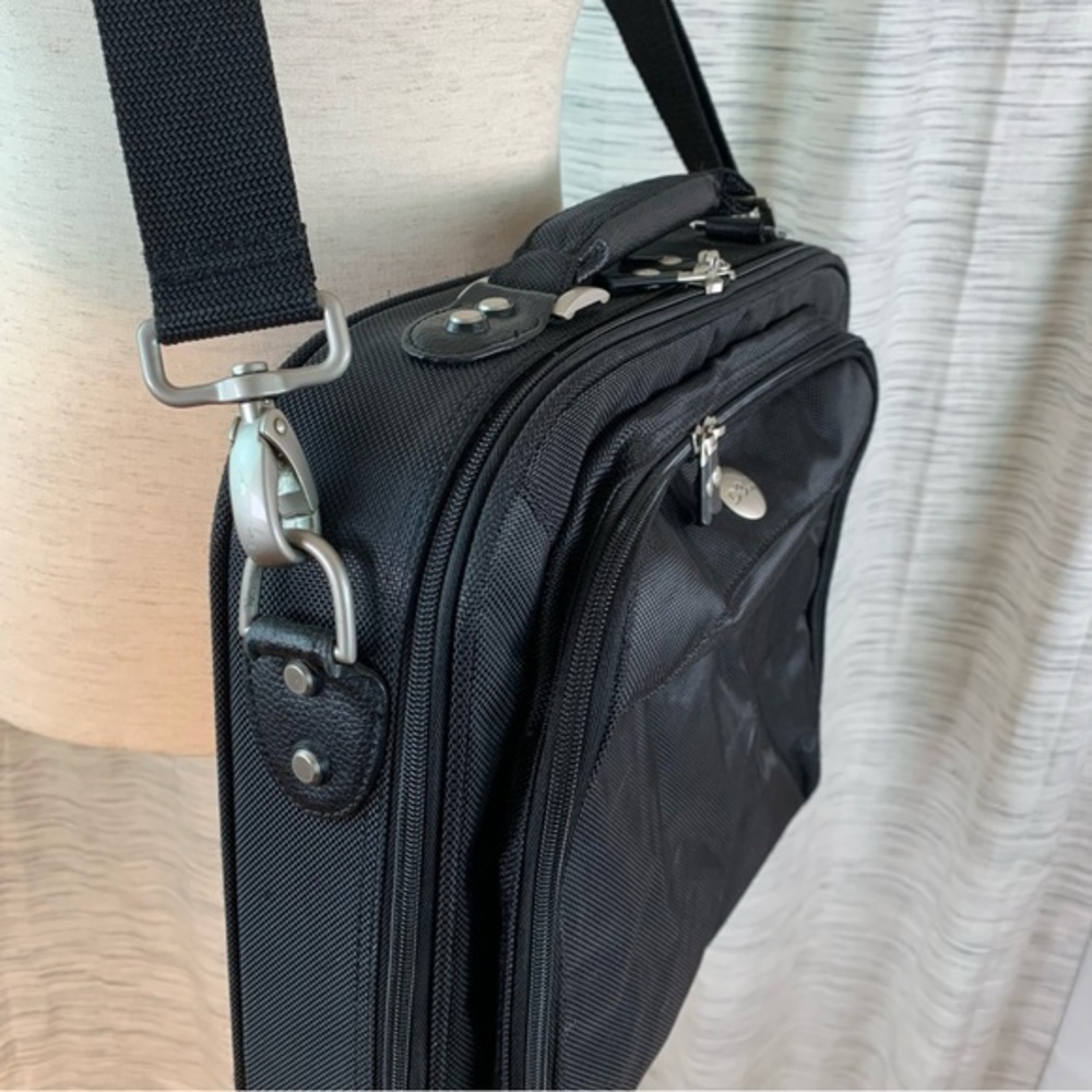Dell black computer bag. - Picture 6 of 13